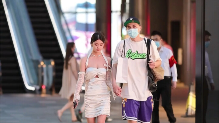 Chengdu’s streets are brimming with beautiful women—would I make this up?
