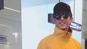 แฟนๆ: “เอามันออกไปจับมือกัน” อู๋เล่ย:...