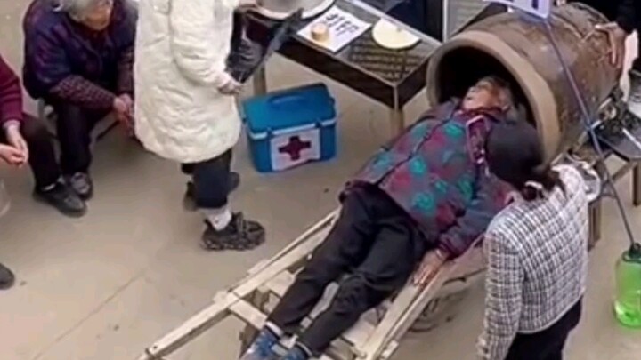 Looking at this homemade CT, I can't help but laugh—does the old man really not know that's a tank?