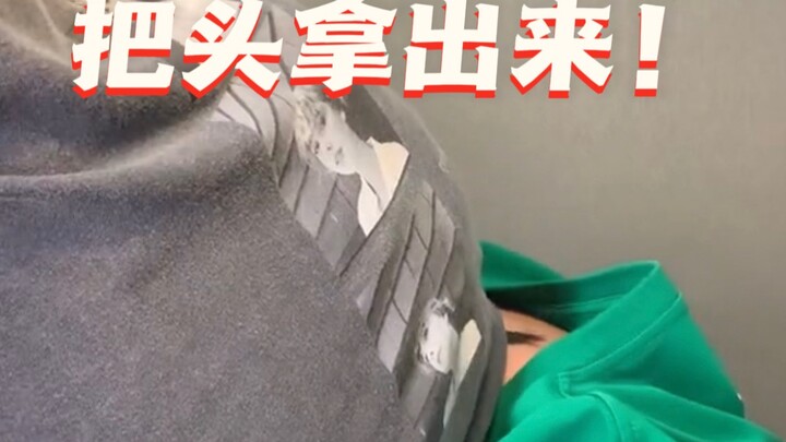 Người tôi ghét lại khóc trước mặt tôi, đành phải “an ủi” cậu ta kiểu này thôi...