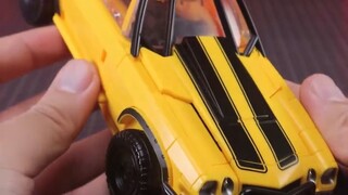A bit tight! Transformers 7 Bumblebee enlarged alloy version sharing