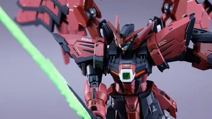 This Gundam is obviously very handsome, but it is not very popular