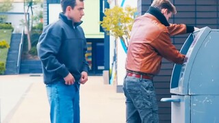 小伙偷男人的银行卡，不料结局反转