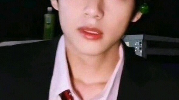 [كيم تايهيونغ] المشهد الشهير على مستوى الإله الذي جذبني كثيرًا لدرجة أنني أشعر بالدهشة في كل مرة أشا