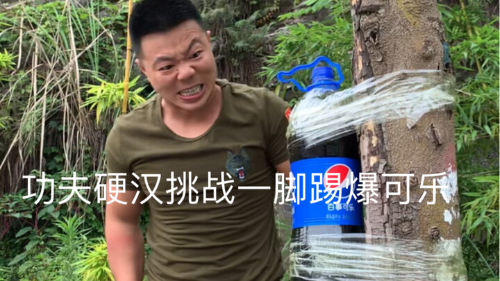 Pria Tangguh Kung Fu Berdarah Besi Tantang Dirinya untuk Meledakkan Botol Coca-Cola dengan Satu Tend