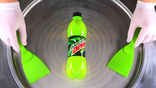 ไอศกรีมโรลพลังงาน วิธีทำไอศกรีมม้วนเครื่องดื่มชูกำลังด้วยสูตร Mountain Dew ASMR