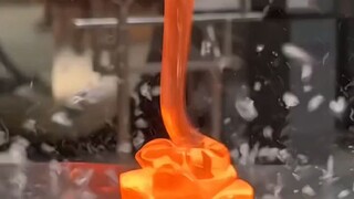 “冰冷与热烈相会交融”