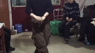 家庭联欢会秀一下舞蹈