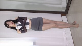 Oily, shiny gray silk flight attendant—just come in and you're all set!