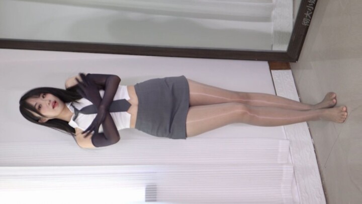 Tiếp viên hàng không tóc xám bóng mượt, vào xem là ổn ngay!