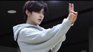 章昊always练习室完全就是清纯素颜男大