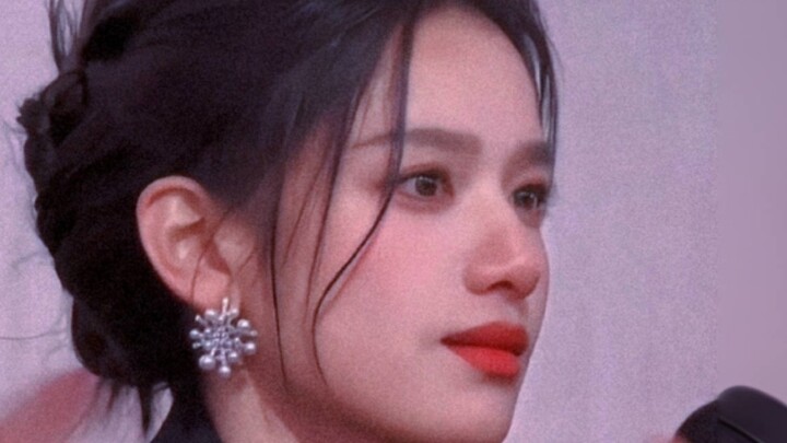 Trời ơi… cô ấy đẹp xuất sắc luôn á!!!!