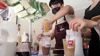 พ่อค้าน่ารักใจดีสะอาดชงอร่อยใส่ใจกับลูกค้าทุกคนค่ะ กาแฟ โบว์
