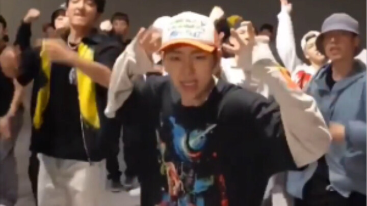 ZICO Yu Zhihao x Street Warrior "Freak" dance challenge