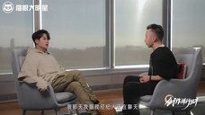 “我翻到了我很久以前的朋友圈”“给自己留言：坚持，坚持，再累挺住”你看，我现在有在拍戏，还在天天熬大夜呢，多厉害”“知道自己落魄，但是完全不承认。我肯定不止