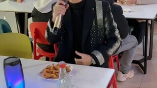 يد لين تشن تشي، مسكها بإحكام 😋