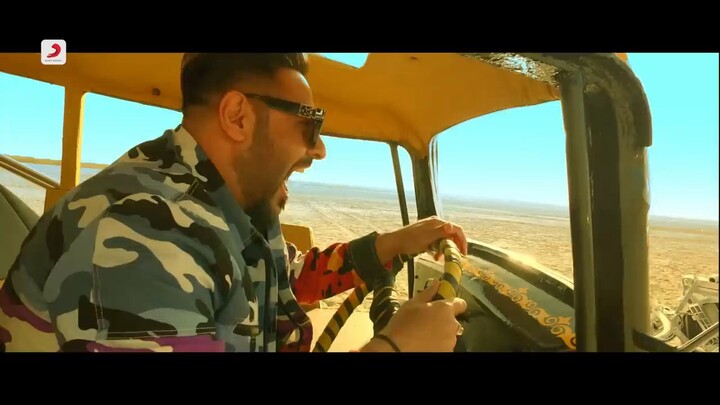 She_Move_It_Like_-_Official_Video___Badshah___Warina_Hussain___ONE_Album(720p)