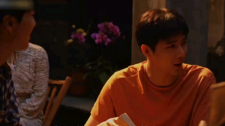 Đống Triết lần đầu tiên làm ăn đã kiếm được bộn tiền, khiến Tống Oánh vui mừng khôn xiết.