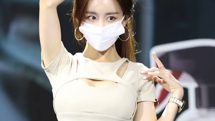 No Plans Today: Enjoying Music at the Pleasure Quarter – Auto Salon Week Model Kim Mijin