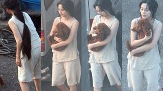 Làm sao bạn có thể trông thanh thoát đến thế chỉ bằng cách quấn mình trong một mảnh giẻ rách?