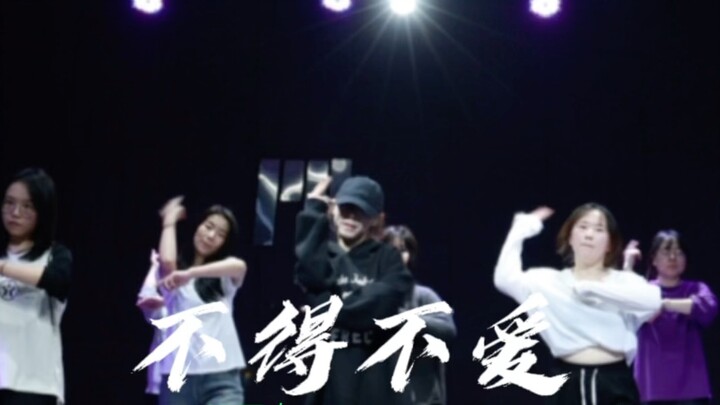 Berdansa romantis denganku #havetolove #WuhanWhite Bear Dance Club