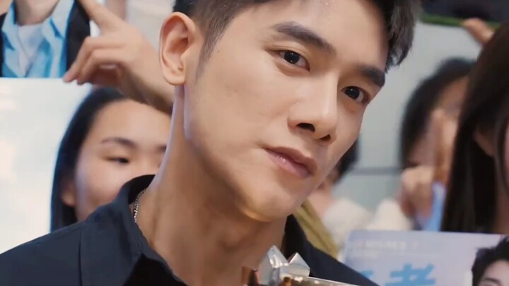 หนึ่งวินาทีก่อนเครื่องบินจะเทคออฟ หญิงสาวถูกเจ้าหน้าที่ศุลกากรจับกุม จนสามารถขยายผลจับกุมขบวนการค้าย
