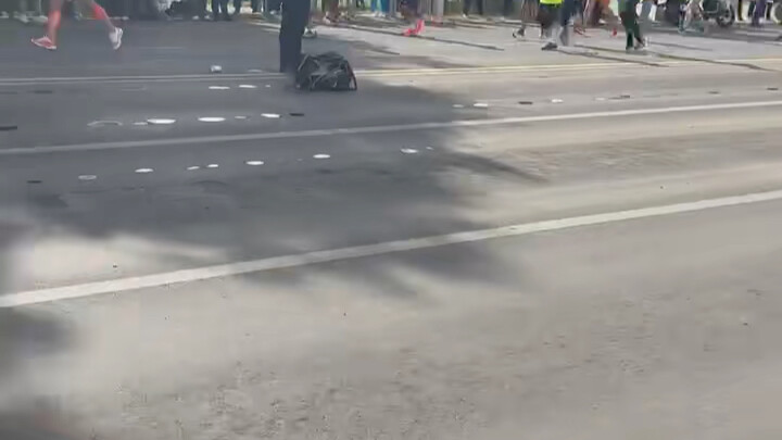 看一次笑一次.大姐吓一跳.