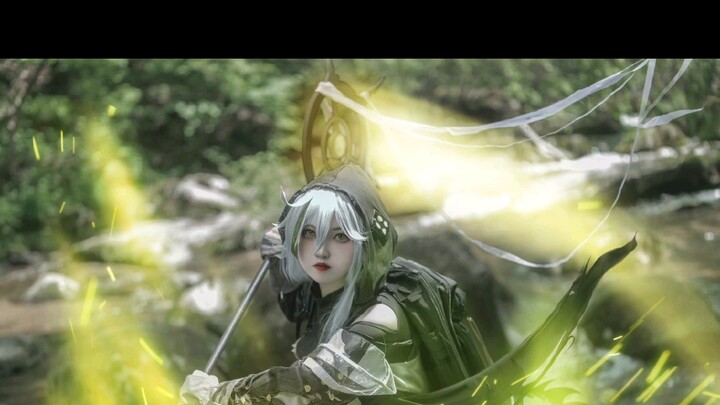 “Gui Gui” Revamps Her Old Costume—Just What Everyone Wants to See! Turns out folks still love the Cr