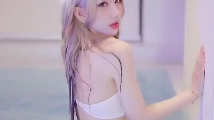 It's so sexy and cute, and there's a ceiling.