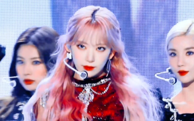 A roundup of idols whose past makeup looks are frequently missed by fans.