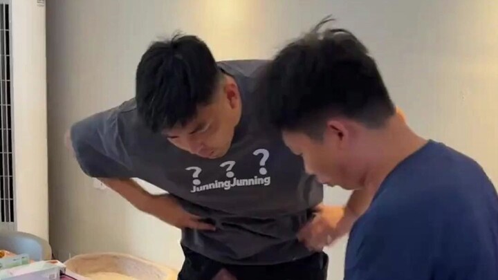 เพื่อนร่วมห้องอวดว่าตัวเองเป็นปรมาจารย์ด้านการบริหารเวลา ตอนแรกคิดว่าแค่โม้ แต่พอได้เห็นแล้วก็ยอมใจไ