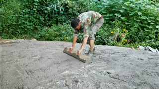 Memperbaiki halaman dengan 210 keranjang pasir dan 40 karung semen