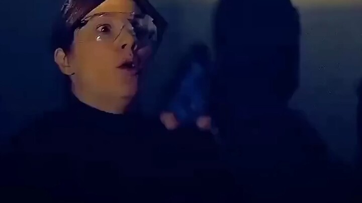 شرطة نسائية تبتكر أسلوب إطلاق نار فريد، الضرر كبير والإهانة أقوى