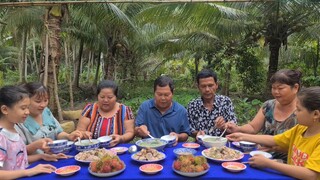 Đậm Chất Miền Tây với Món Vịt Chạy Đồng Bóp Gỏi Chuối Cây Thơm Ngon Ngất Ngây | TKQ & Family T1045