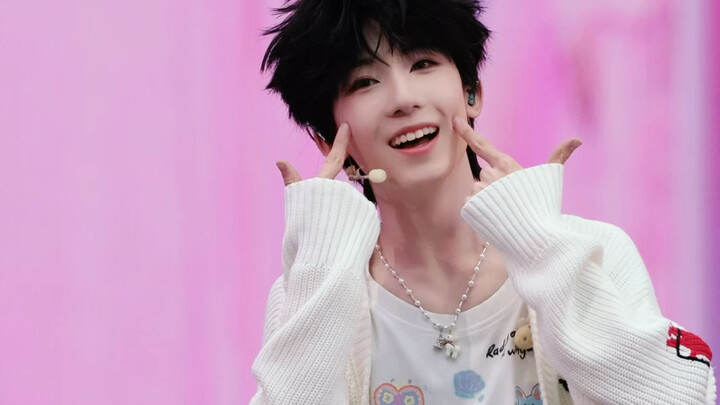 ซานเซิ่งน้อยมาเยือน ความน่ารักกระแทกเต็ม 100% แพะนำโชคตัวน้อยขึ้นเวทีกลายเป็นสุดปัง คลิปสด “โชครุ่งเ