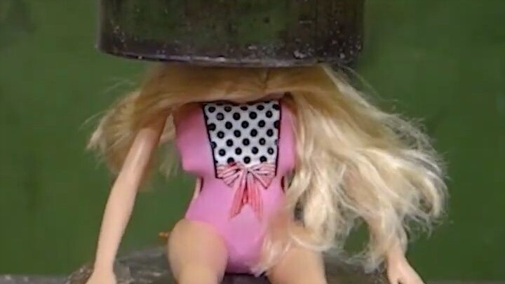 [Máy ép thủy lực nghiền mọi thứ] Búp bê Barbie