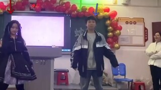 Aku berdansa mengikuti lagu LoveIt bersama teman-teman baikku di pesta Malam Tahun Baru!
