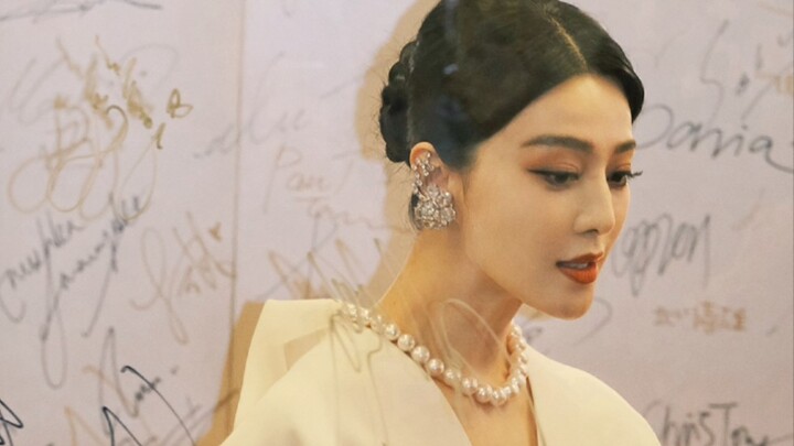 พูดตามความเป็นจริงนะ ลุคของฟ่านปิงปิงบนพรมแดงเอเชียนฟิล์มอวอร์ดค่ำนี้ บอกเลยว่าวงการบันเทิงจีนไม่มีใ