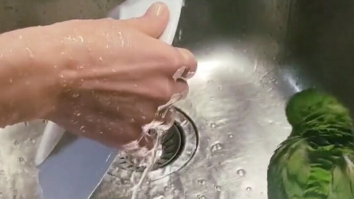 ماما، أنا عايز أغتسل كمان!