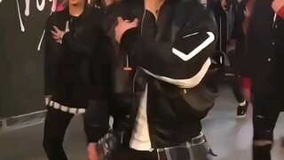 Hãy đến và trở thành người hâm mộ đầu tiên của Hyunjin