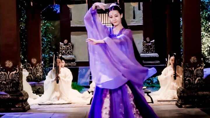 The two most beautiful looks in the entire drama got edited out—what were you thinking, director?