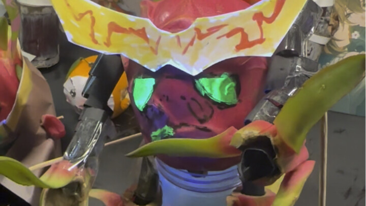 Ibu saya sebenarnya membiarkan saya dan buah naga tinggal di kamar yang sama