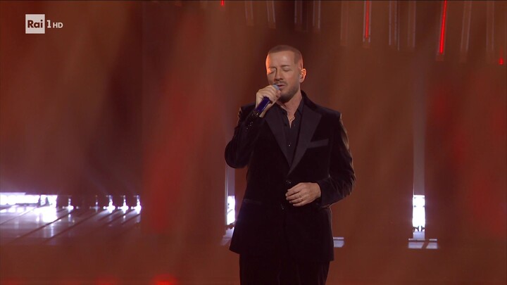 Sanremo 2026 prima serata Raf canta Ora e per sempre