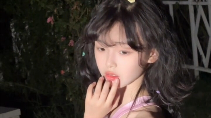 Ah, rok tutu yang dikirim adik Chenchen itu cantik banget!