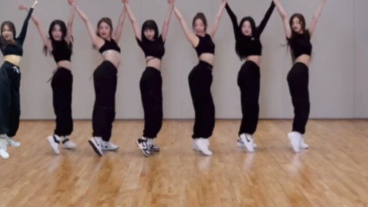 Fearless versi tujuh pemain bocor! Anggota baru Lesserafim terlalu hebat