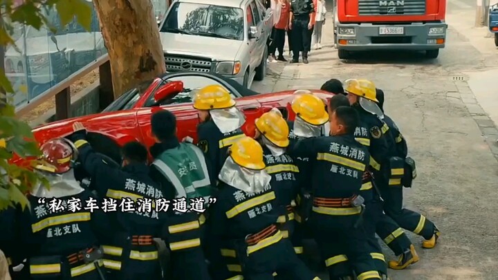 Xe riêng của nhân viên cứu hỏa Yên Thành chặn lối thoát hiểm cứu hỏa