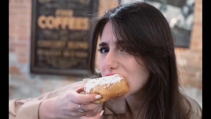 COCO ins COHCOSHANEL $100 Goddess, the Clumsy Photographer Flirting with Girls on the Street During 