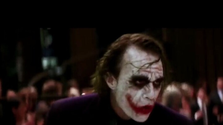 Shocking! Lu Benwei actually dressed up as a clown and made trouble at a foreign party