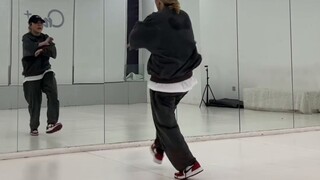 Tutorial perincian super detail tingkat pengasuh tarian paduan suara Kim Hanbin BI-BTBT
