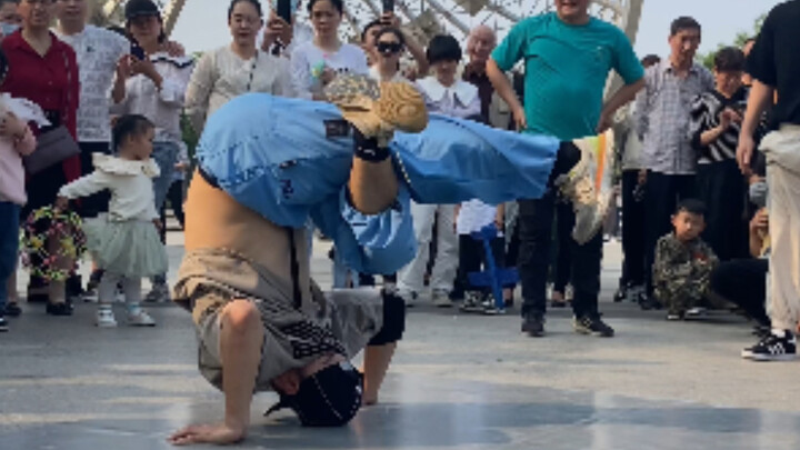 เต้นสตรีทแดนซ์กลางแจ้ง โชว์ท่าเด็ด! ทักษะสุดเท่ของบีบอยห่าวหรัน